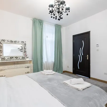 Black Rose Apartment *