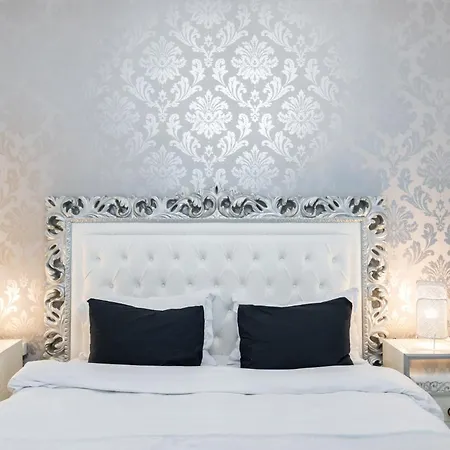 Apartment Black Rose Bucharest
