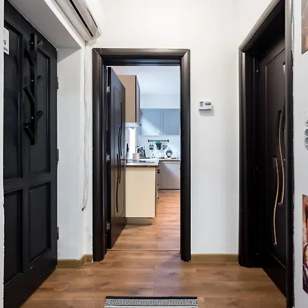 Apartment Black Rose