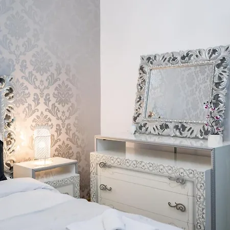 Black Rose Apartment