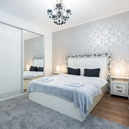 Black Rose Apartment *