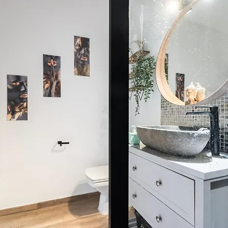 Apartment Black Rose