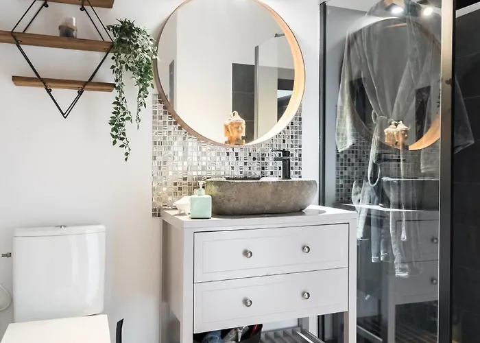 Black Rose Apartment *